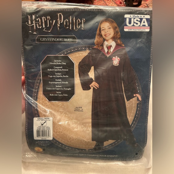 Harry Potter Gryffindor Robe - Picture 11 of 11